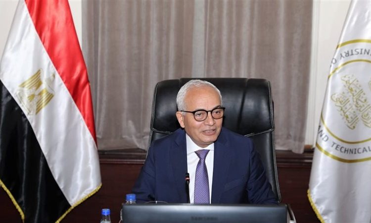 قرارات عاجلة من وزير التعليم بخصوص نظام الدراسة والتقييم لطلاب رابعة وخامسة ابتدائى