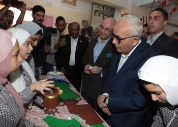 بمناسبة العام الدراسي الجديد.. وزير التعليم ومحافظ بني سويف يتفقدان عددا من المدارس