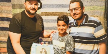 المخرج خالد خان يحتفل بعيد ميلاد المطرب محمد أسامة صاحب”الغزالة رايقه” 