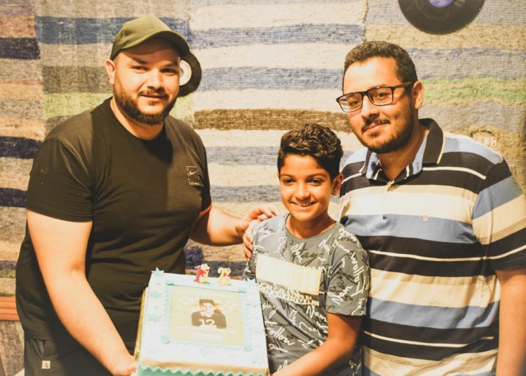 المخرج خالد خان يحتفل بعيد ميلاد المطرب محمد أسامة صاحب”الغزالة رايقه” 