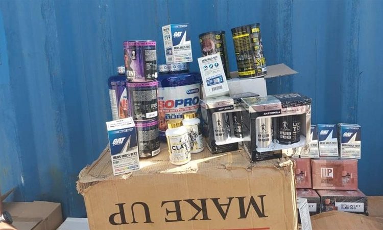 جمارك الدخيلة تحبط محاولة تهريب كميات كبيرة من الساعات الذكية ومستحضرات التجميل