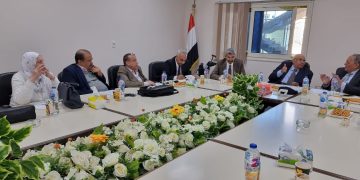 جمعية مستثمرى أكتوبر تبحث مع مركز بحوث الفلزّات أليات تعميق الصناعة الوطنية