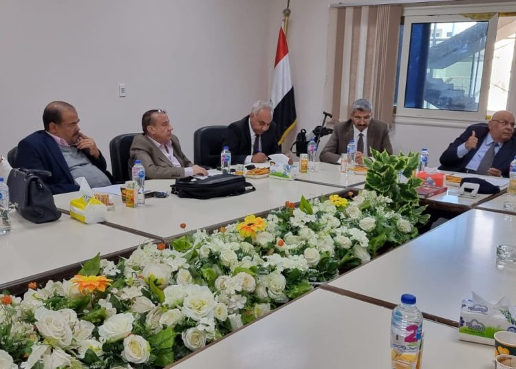 جمعية مستثمرى أكتوبر تبحث مع مركز بحوث الفلزّات أليات تعميق الصناعة الوطنية