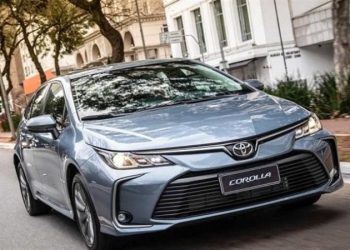 تراجع  أسعار سيارات تويوتا كورولا بالأسواق