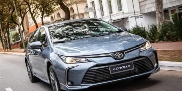 تراجع  أسعار سيارات تويوتا كورولا بالأسواق