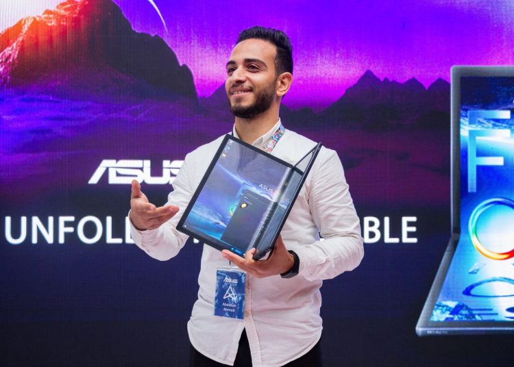 ASUS تكشف عن أحدث منتجاتها “Zenbook 17 Fold OLED”