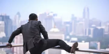 تفاصيل تخلص رجل أعمال من حياته بعد طلب زوجته الطلاق