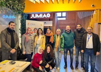 موظفو جوميا يشاركون فى حملة لجمع تبرعات  لصالح مستشفى سرطان الأطفال 57357