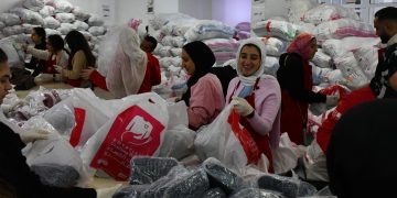 موظفي هنكل مصر يشاركون في حملة تطوعية ببنك الكساء لفرز وتعبئة الملابس للمحتاجين
