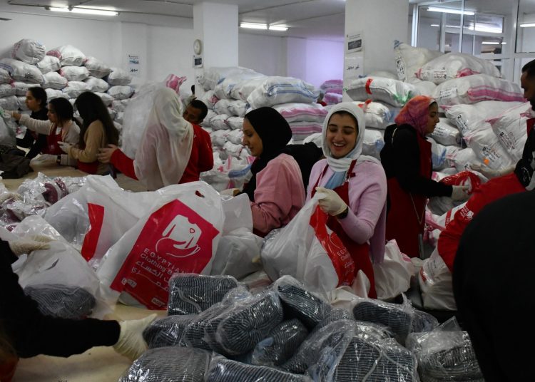 موظفي هنكل مصر يشاركون في حملة تطوعية ببنك الكساء لفرز وتعبئة الملابس للمحتاجين