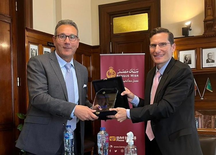 بنك مصر يحصل على جائزة “البنك الأسرع نمواً في حجم معاملات بطاقات  فيزا لعام 2022”