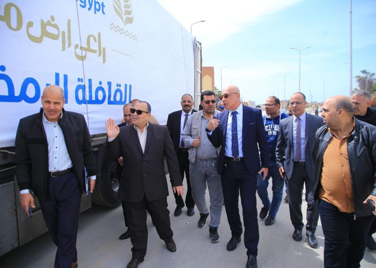 “البنك الزراعي”يواصل مسيرة قوافل الخير لتوزيع المساهمات الغذائية على الأسر الأكثر احتياجاً بالمحافظات