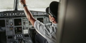 شروط ومزايا الالتحاق بالكلية المصرية للطيران