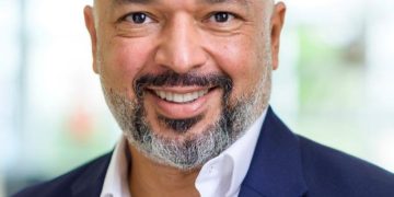 «اتصالات من &e مصر » توقع عقد شراكة مع هيئة الطاقة الجديدة لتحويل محطات المحمول للعمل بالطاقة النظيفة