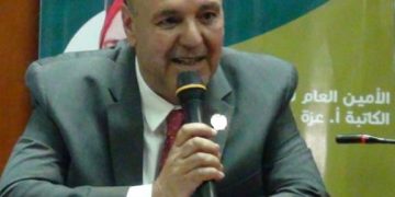 ” وَلْيَتَلَطَّفْ” كِتابٌ جديدٌ  يُبحرُ في قِرَاءةِ النَفْسِ والحَياةِ والأخْلاقِ للدكتور عادل اليماني( صور)