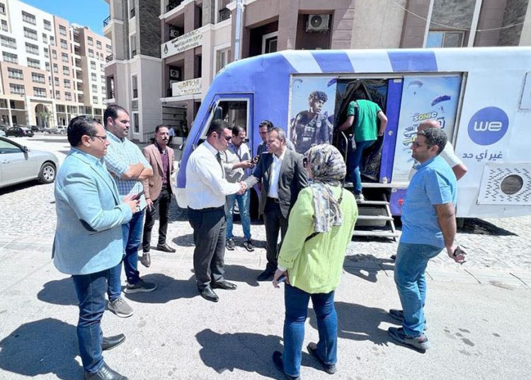 الشربيني،يتفقد سيارة مجهزة لخدمة قاطني الحي السكني الثالث R 3 بالعاصمة الإدارية