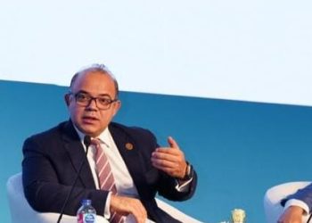 رئيس الرقابة المالية يشارك في الجلسة الرئيسية للمنتدى الأول للاستثمار البيئي والمناخي