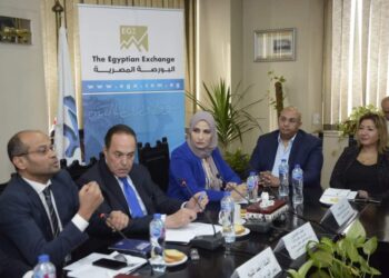 رئيس البورصة يستعرض تنشيط صناديق الاستثمار العقارية