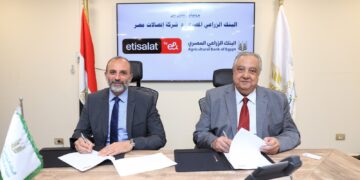 البنك الزراعي المصري يوقع بروتوكول تعاون مع اتصالات من e& مصر لتوفير تغطية لشبكة المحمول لصالح سكان الريف