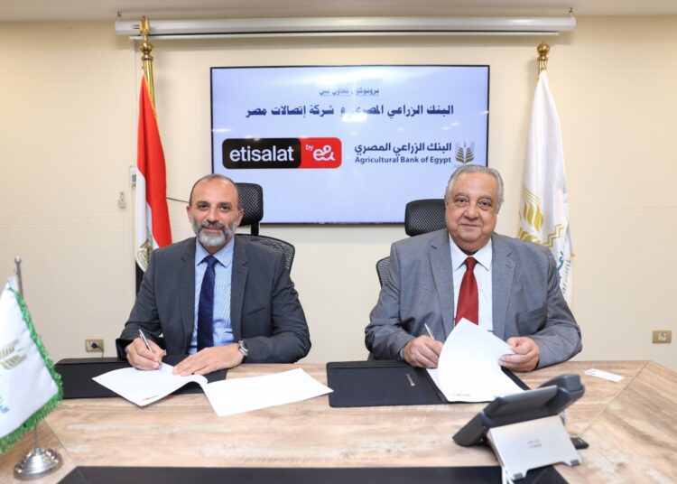 البنك الزراعي المصري يوقع بروتوكول تعاون مع اتصالات من e& مصر لتوفير تغطية لشبكة المحمول لصالح سكان الريف