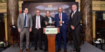 وزير المالية ورئيسا الرقابة المالية يفتتحون الجلسة  احتفالا بتداول أذون الخزانة في البورصة