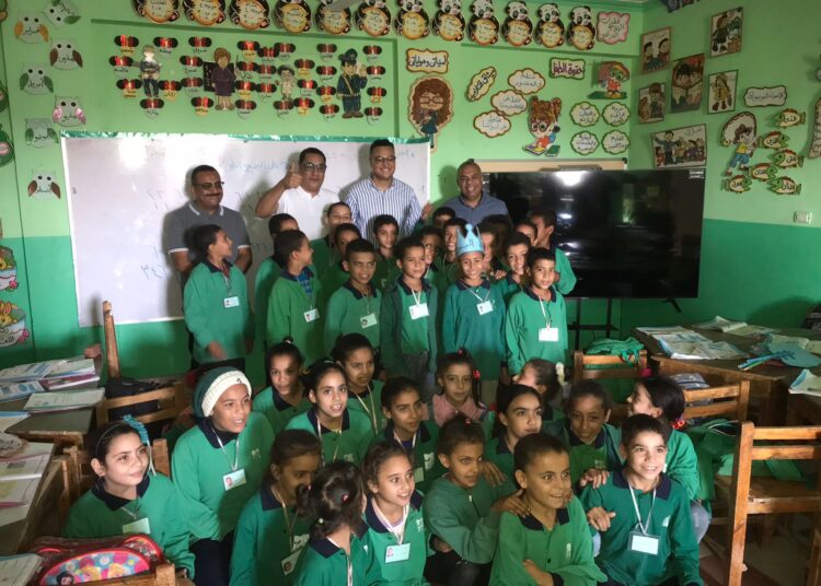 إل جي ومصر الخير تنهيان  المرحلة الثانية من دعم التعليم بتوزيع ١٠ شاشات تليفزيون بمدارس  أسيوط