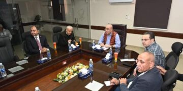 وزير الإسكان يلتقى أعضاء جمعية مستثمري أسوان ويستعرض موقف المشروعات التنموية بالمدينة