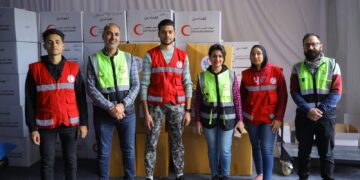 مؤسسة مصر بلامرض تتبرع بالأدوية والمستلزمات الطبية لأهالي غزة بالتعاون مع الهلال الأحمر