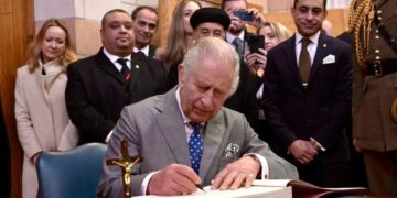 مؤسس شركة المصريين بالخارج في بريطانيا يستقبل الملك تشارليز الثالث بكنيسة القديس جورج ستيفنيج