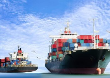 خبيرة: هجمات البحر الأحمر قد تدفع أسعار تأمين الشحن للارتفاع 20%