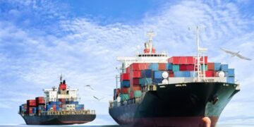 خبيرة: هجمات البحر الأحمر قد تدفع أسعار تأمين الشحن للارتفاع 20%