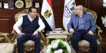 وزير الصحة ومحافظ بني سويف يناقشان الأوضاع الصحية بالمحافظة