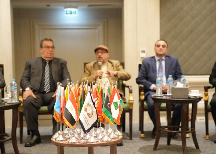 التعاون العربي باتحاد الصناعات يدرس أهم النقاط اللازمة  للتصدير إلى ليبيا