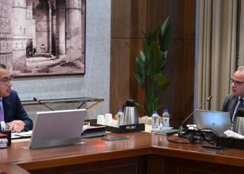 “مدبولي” يتابع مع رئيس هيئة الرقابة المالية جهود تطوير وتنمية القطاع المالي غير المصرفي