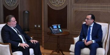 رئيس الوزراء يلتقى محافظ البنك المركزى لمتابعة  ملفات الإفراج عن السلع والبضائع من الجمارك