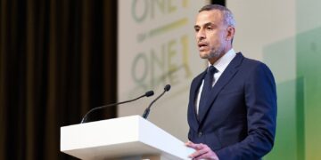 كريم عوض، فيتو