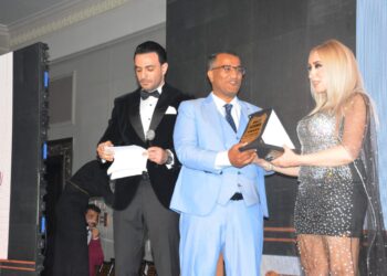 “د. شادي عبد الستار سليم” يتوج كشخصية عربية أيقونية في مجال النساء والتوليد