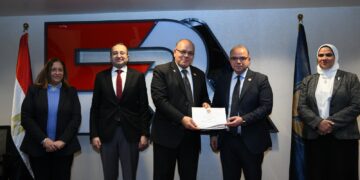 الرقابة المالية تسلم شهادات خريجي برنامج المدرب المالي المعتمد لأعضاء هيئة تدريس الجامعات المصرية