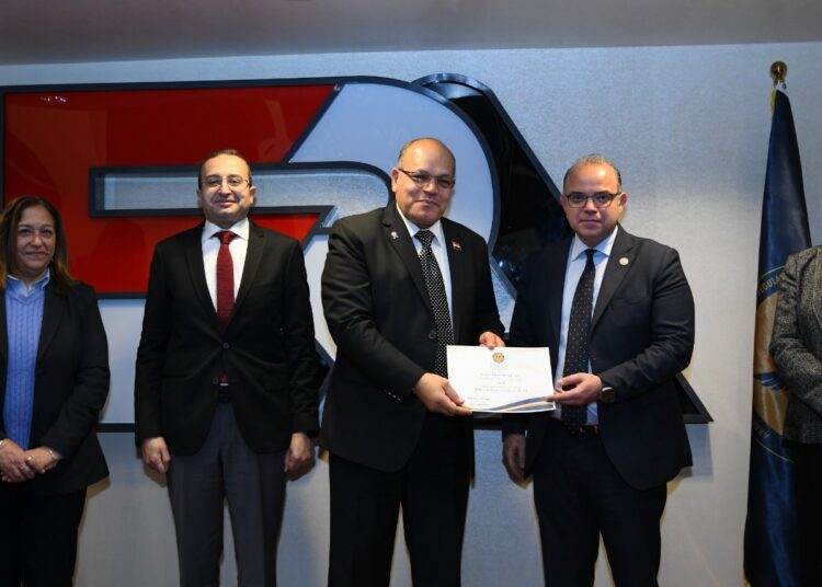 الرقابة المالية تسلم شهادات خريجي برنامج المدرب المالي المعتمد لأعضاء هيئة تدريس الجامعات المصرية