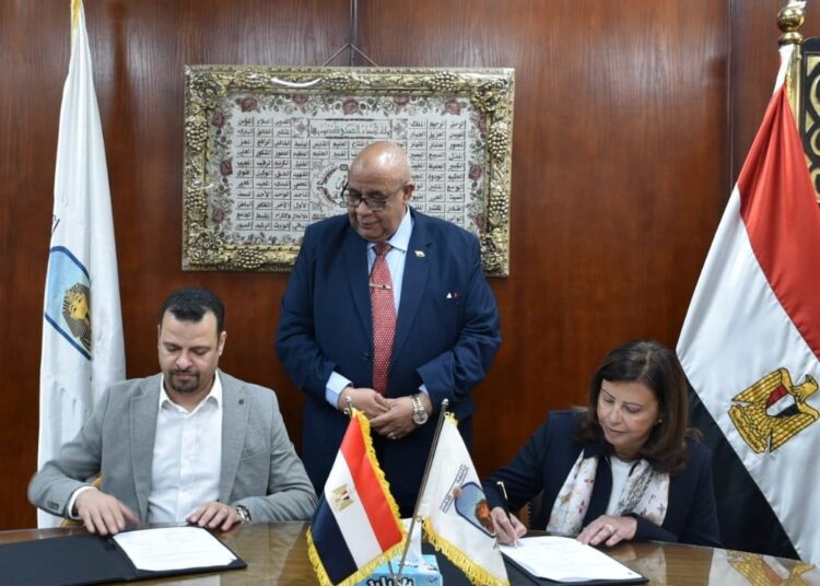 “إي اف چي للتنمية الاجتماعية” توقع اتفاقية ثلاثية مع محافظة الأقصر وجامعة الأقصر لتنفيذ مشروعات تنموية بقرية الدير