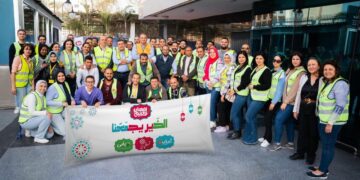 موظفو أمان وريفي وتمويلي يشاركون في شراء وتوزيع “شنط رمضان”