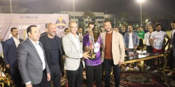 “وزير الاتصالات” يتوج فريق المصرية للاتصالات بكأس البطولة الرمضانية لقطاع  ICTBall”24