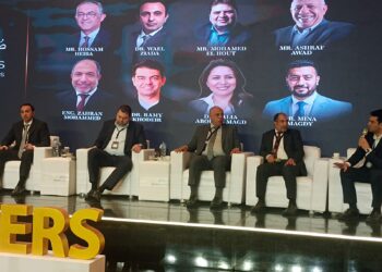 روشتة خبراء السوق لدفع عجلة التنمية بمؤتمر «صناع القرار»: توفير السيولة ومحفزات التصنيع أساسي للاستثمار