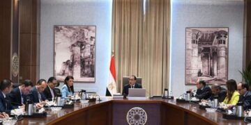 رئيس الوزراء يتابع استعدادات مؤتمر الاستثمار مع الاتحاد الأوروبى وأوجه التعاون المشترك