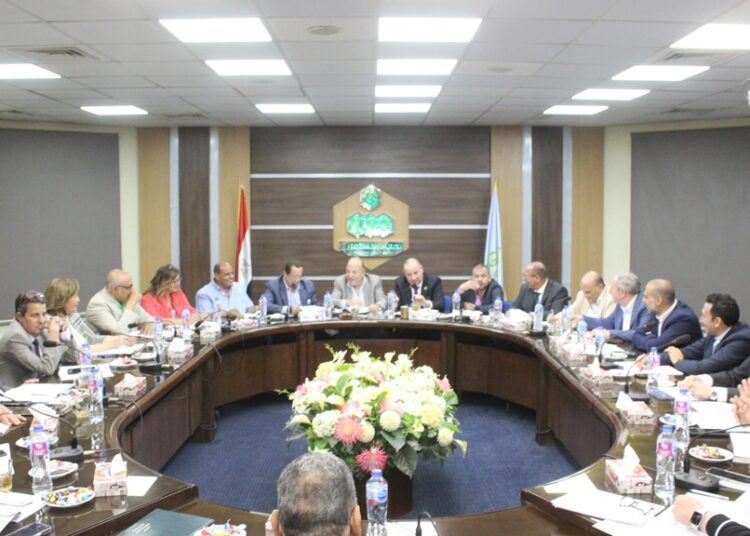 ” مستثمري العاشر” تناقش تحديات الإستثمار والدور المجتمعى للمستثمرين