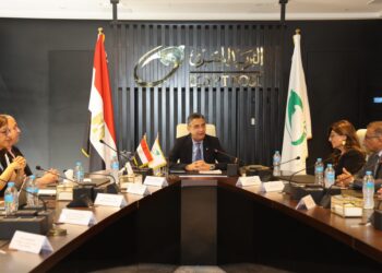 “رئيس البريد المصري” يلتقي ممثلي غرفة التجارة الأمريكية وكبرى شركات البريد السريع في مصر