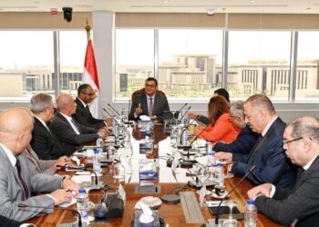 وزير الإسكان الجديد يلتقي قيادات الوزارة لتحديد مستهدفات العمل الفترة المقبلة