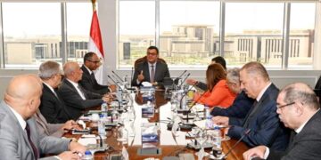 وزير الإسكان الجديد يلتقي قيادات الوزارة لتحديد مستهدفات العمل الفترة المقبلة