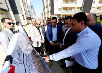 وزير الإسكان يتفقد وحدات  “سكن لكل المصريين” وأعمال الطرق والمرافق بالتجمع السادس