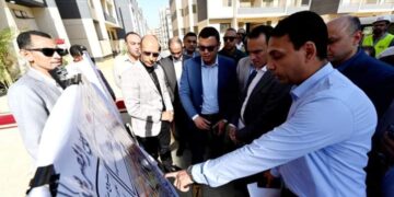 وزير الإسكان يتفقد وحدات  “سكن لكل المصريين” وأعمال الطرق والمرافق بالتجمع السادس